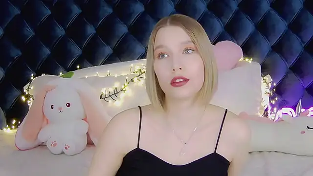 LiliLinn online show from March 8, 8:11 am