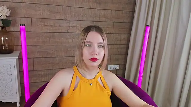 LiliLinn online show from March 15, 2:12 pm