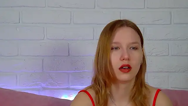 LiliLinn online show from May 4, 4:30 am