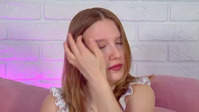 LiliLinn online show from May 28, 4:21 am