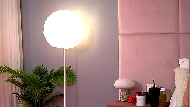 AlmaLuv online show from February 18, 4:41 am