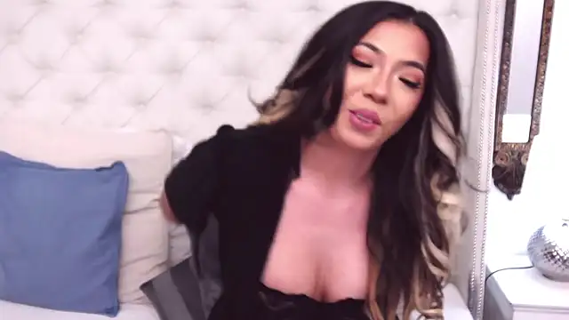 Snapshot of KiaraDevlynn chatting on January 9, 6:57 pm KiaraDevlynn online show from January 9, 6:57 pm