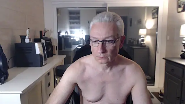 Snapshot of Goduleur69 chatting on December 10, 9:22 pm Goduleur69 online show from December 10, 9:22 pm