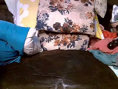 Snapshot of juicy_candy1999 chatting on March 15, 1:11 am juicy candy1999 online show from March 15, 1:11 am