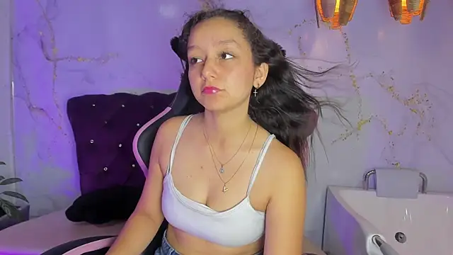 Snapshot of katy_sweet19 chatting on May 11, 4:04 pm katy sweet19 online show from May 11, 4:04 pm