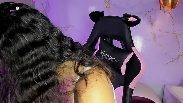 Snapshot of katy_sweet19 chatting on May 29, 10:35 am katy sweet19 online show from May 29, 10:35 am