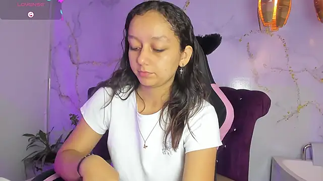 Snapshot of katy_sweet19 chatting on June 9, 10:38 am katy sweet19 online show from June 9, 10:38 am