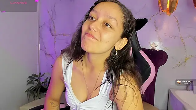 Snapshot of katy_sweet19 chatting on June 15, 11:01 am katy sweet19 online show from June 15, 11:01 am