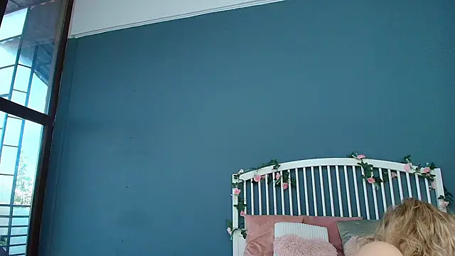 AlicePirs online show from May 3, 4:07 am
