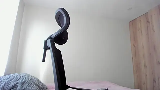 Sweetdreamses  online show from March 24, 2:11 pm