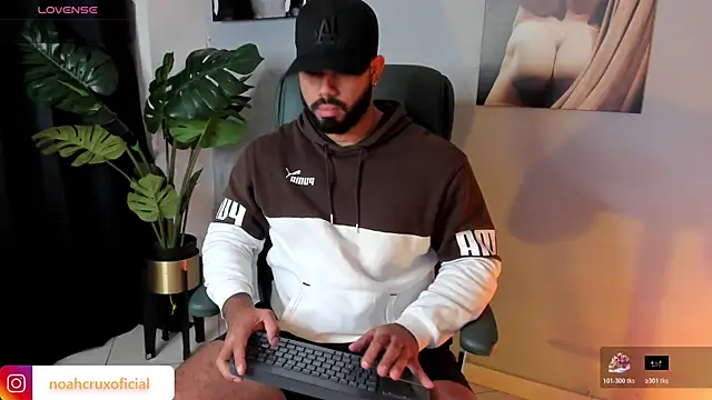 noah crux online show from December 5, 9:00 pm