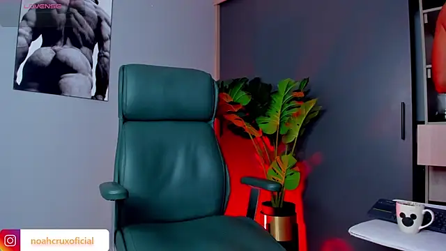 noah crux online show from March 6, 11:50 am