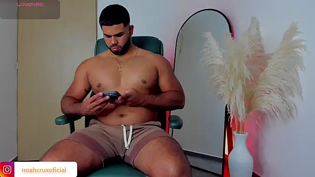noah crux online show from June 20, 1:19 am