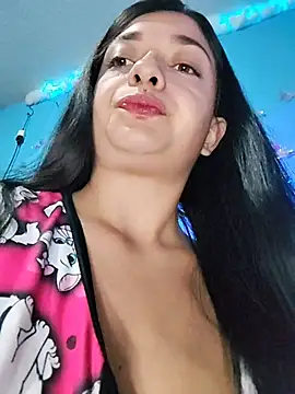 Snapshot of evelyn_prince1 chatting on July 12, 9:44 am evelyn prince1 online show from July 12, 9:44 am