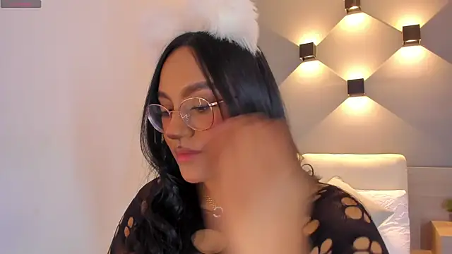 ellamontoya online show from October 30, 11:11 am