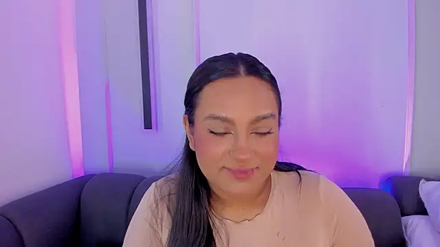 ellamontoya online show from November 10, 12:15 pm