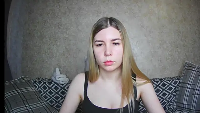 Snapshot of ElllaNuar chatting on December 16, 7:04 am ElllaNuar online show from December 16, 7:04 am