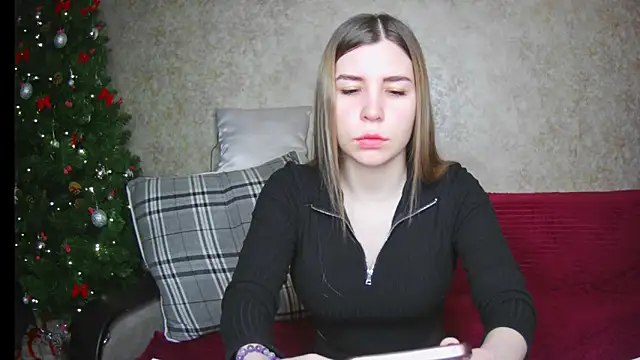 Snapshot of ElllaNuar chatting on January 14, 1:15 am ElllaNuar online show from January 14, 1:15 am