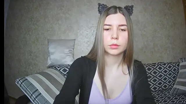 Snapshot of ElllaNuar chatting on February 3, 4:14 am ElllaNuar online show from February 3, 4:14 am