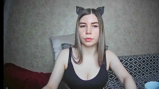 Snapshot of ElllaNuar chatting on February 13, 4:22 am ElllaNuar online show from February 13, 4:22 am