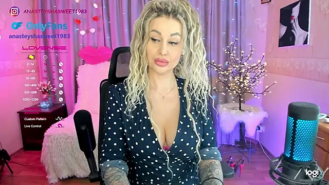 Snapshot of your_wild_amazon_forever chatting on February 4, 6:17 pm your wild amazon forever online show from February 4, 6:17 pm