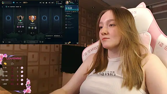 MoonlishSiren online show from October 19, 8:53 pm