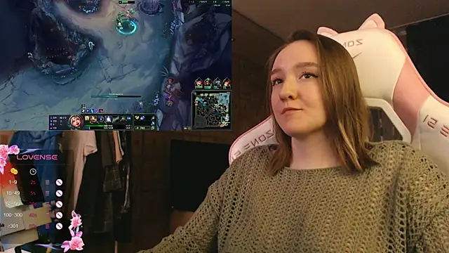 MoonlishSiren online show from December 17, 6:14 pm