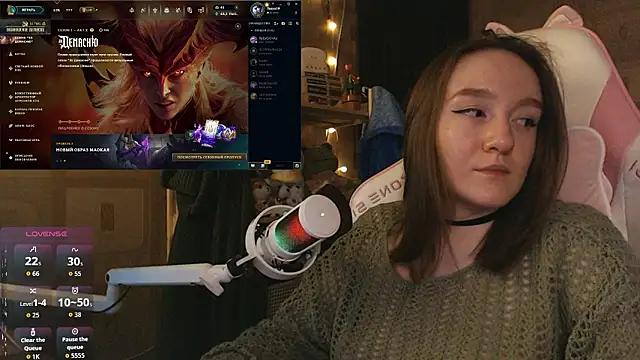 MoonlishSiren online show from March 7, 3:42 pm