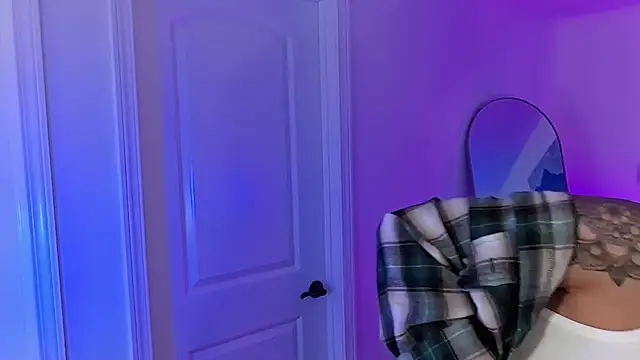 Snapshot of OutdoorXventure chatting on October 27, 4:05 am OutdoorXventure online show from October 27, 4:05 am