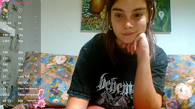 Sophie Bell online show from December 4, 7:01 pm