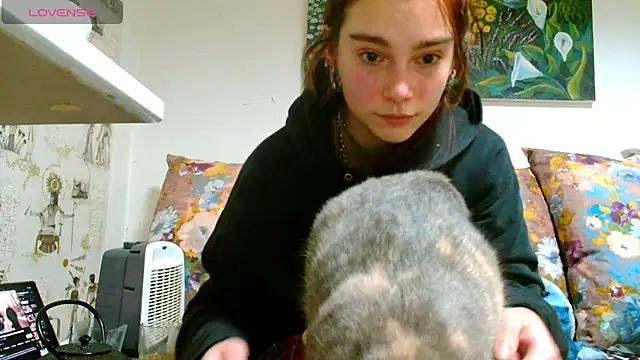 Sophie Bell online show from February 19, 4:44 pm
