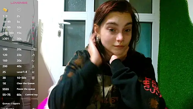 Sophie Bell online show from March 5, 6:01 pm