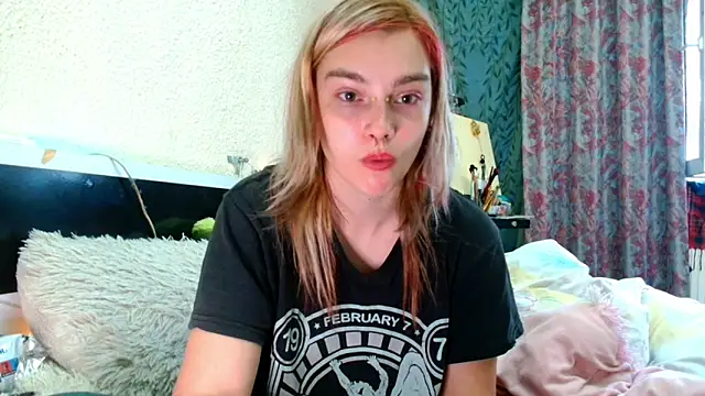 Sophie Bell online show from May 8, 3:17 pm