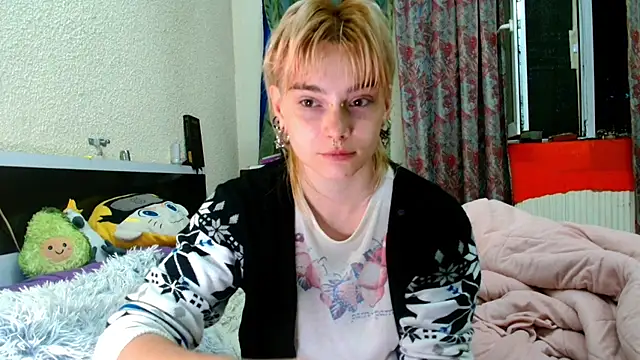 Sophie Bell online show from May 24, 6:24 pm