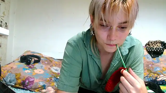 Snapshot of Sophie_Bell chatting on June 25, 7:51 pm Sophie Bell online show from June 25, 7:51 pm