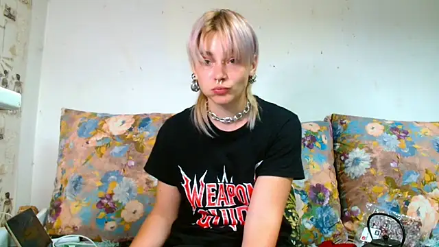 Snapshot of Sophie_Bell chatting on June 26, 6:56 pm Sophie Bell online show from June 26, 6:56 pm