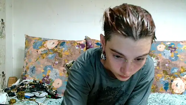 Snapshot of Sophie_Bell chatting on June 29, 8:20 pm Sophie Bell online show from June 29, 8:20 pm