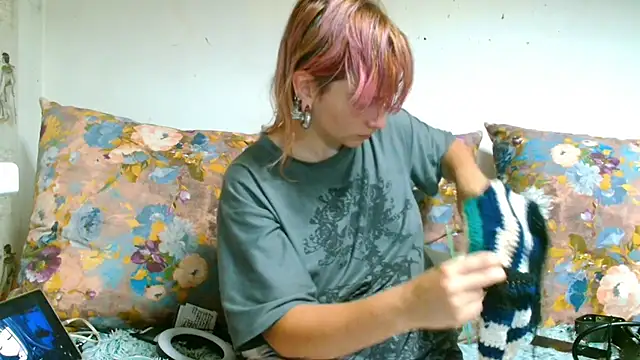 Snapshot of Sophie_Bell chatting on July 13, 6:00 pm Sophie Bell online show from July 13, 6:00 pm