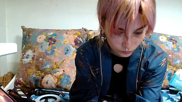 Snapshot of Sophie_Bell chatting on July 14, 7:08 pm Sophie Bell online show from July 14, 7:08 pm