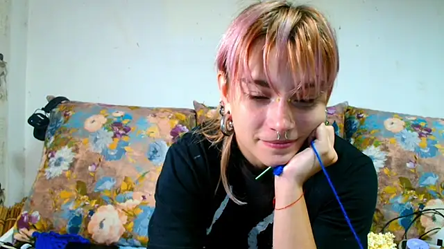 Snapshot of Sophie_Bell chatting on July 16, 8:48 pm Sophie Bell online show from July 16, 8:48 pm
