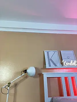 KendalMilleer online show from May 11, 9:15 am