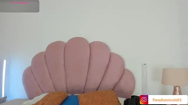 Snapshot of Nicole_Paradise chatting on June 12, 12:59 pm Nicole Paradise online show from June 12, 12:59 pm