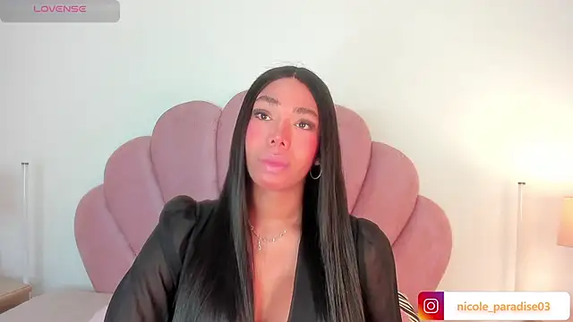 Snapshot of Nicole_Paradise chatting on July 15, 12:43 pm Nicole Paradise online show from July 15, 12:43 pm