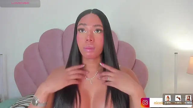 Snapshot of Nicole_Paradise chatting on July 23, 12:58 pm Nicole Paradise online show from July 23, 12:58 pm