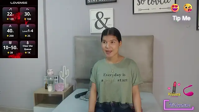 SophiaMeyerst online show from May 2, 12:54 pm