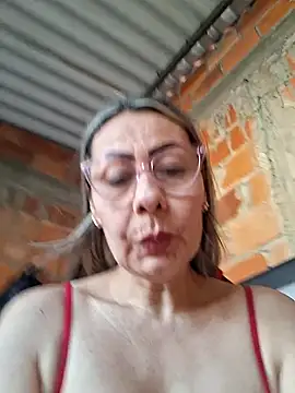 Snapshot of Mia-funny20 chatting on May 9, 9:20 pm Mia-funny20 online show from May 9, 9:20 pm