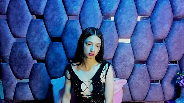 Aurora 18 online show from December 4, 2:59 pm