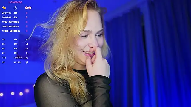 Snapshot of Sexydoll112 chatting on February 9, 9:47 am Sexydoll112 online show from February 9, 9:47 am