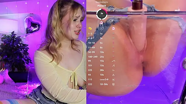 Snapshot of Sexydoll112 chatting on February 14, 9:13 am Sexydoll112 online show from February 14, 9:13 am