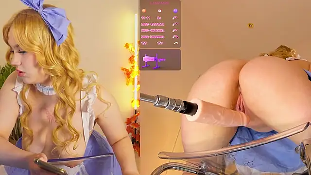 Snapshot of Sexydoll112 chatting on October 31, 12:33 am Sexydoll112 online show from October 31, 12:33 am